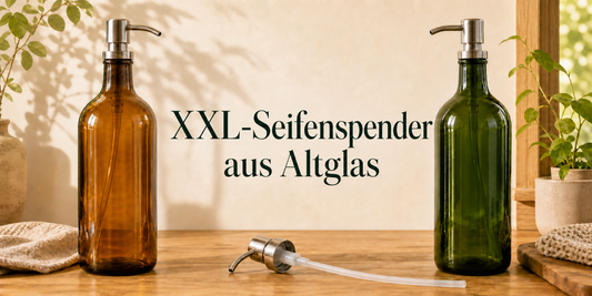Große grüne und braune Glasflaschen mit Edelstahl-Pumpköpfen als XXL-Seifenspender