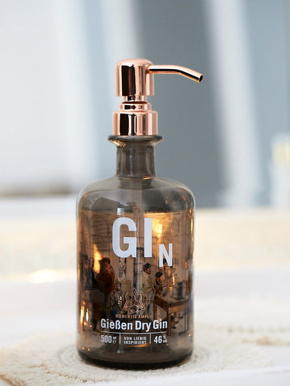 Upcycling Seifenspender Gießen Dry Gin aus Gin Flasche mit Altglas Pumpkopf