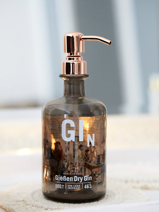 Upcycling Seifenspender Gießen Dry Gin aus Gin Flasche mit Altglas Pumpkopf