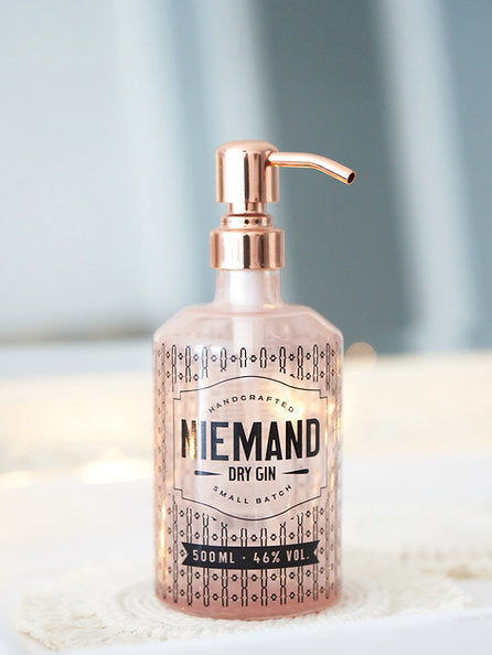 Upcycling soap dispenser 'Niemand Gin' from gin bottle with Altglas pump